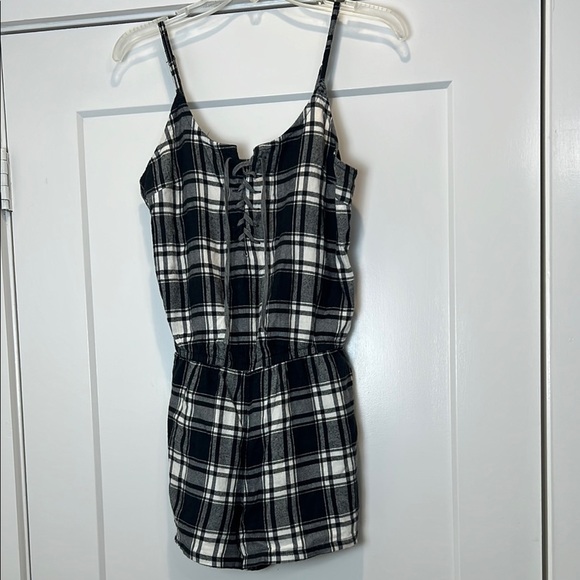 Aerie Plaid Romper in Black and White size small. - Picture 3 of 8